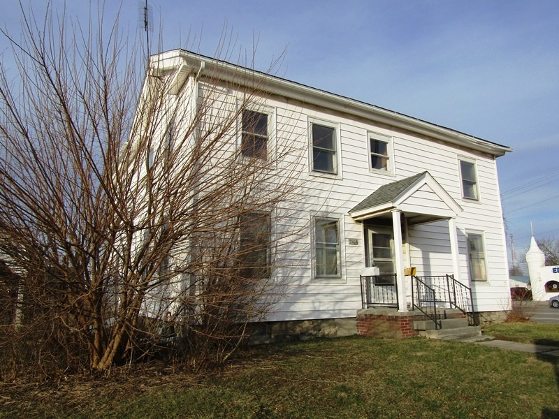 1306 West Monroe Street Decatur, IN 46733 - Photo 2 of 11