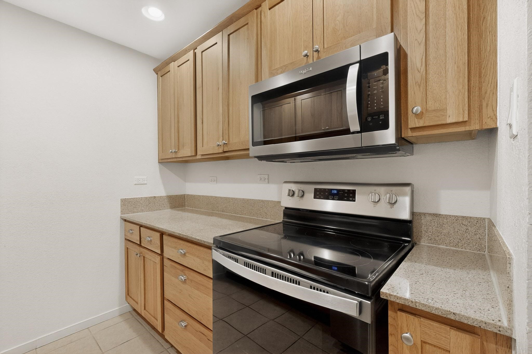 601 West San Mateo Road, Unit 27 Santa Fe, NM 87505 - Photo 7 of 27 Galley Kitchen - Electric Range/Oven