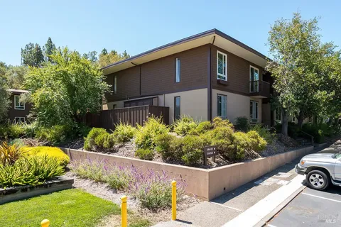$575,000 | 82 Surrey Lane, San Rafael, CA 94903