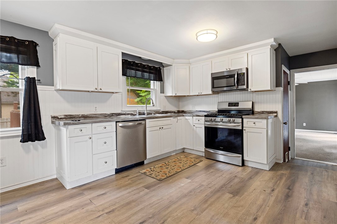 142 Adrian Street Warwick, RI 02886 - Photo 8 of 27