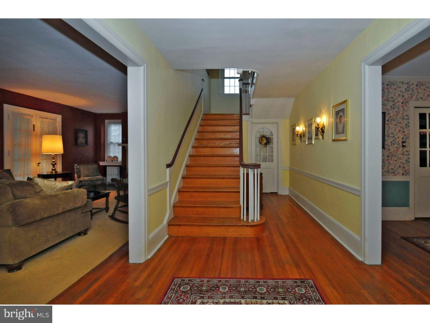1052 Huntingdon Road Abington, PA 19001 - Photo 3 of 25 Hallway