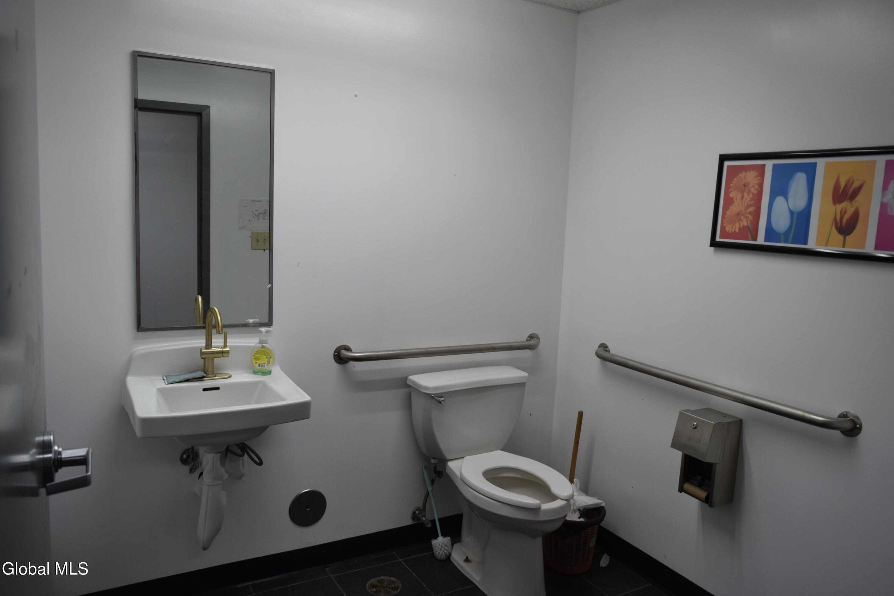 1995 Central Avenue, Unit 1 Colonie, NY 12205 - Photo 6 of 8 DSC_0835