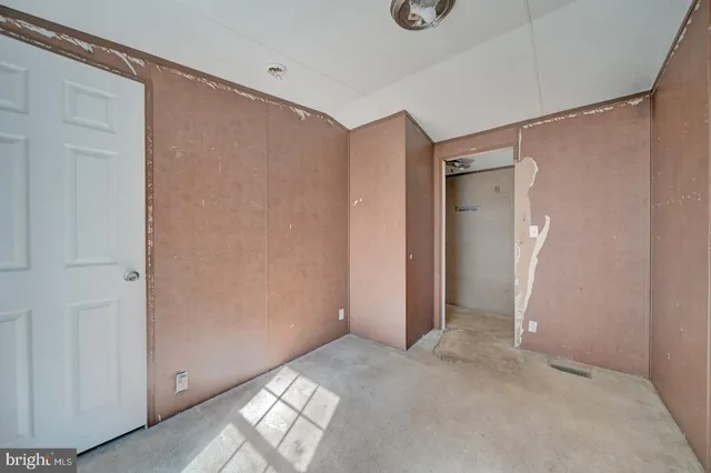 a view of livingroom with an empty space