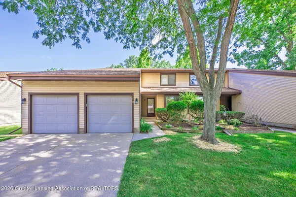 $172,500 | 2101 Provincial House Drive, Lansing, MI 48910