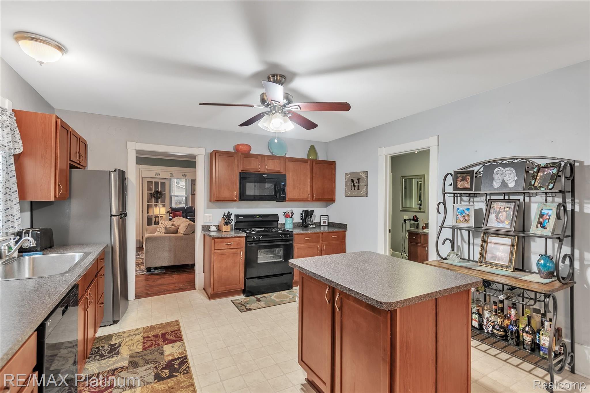 220 Jewett Street Howell, MI 48843 - Photo 10 of 30 Kitchen