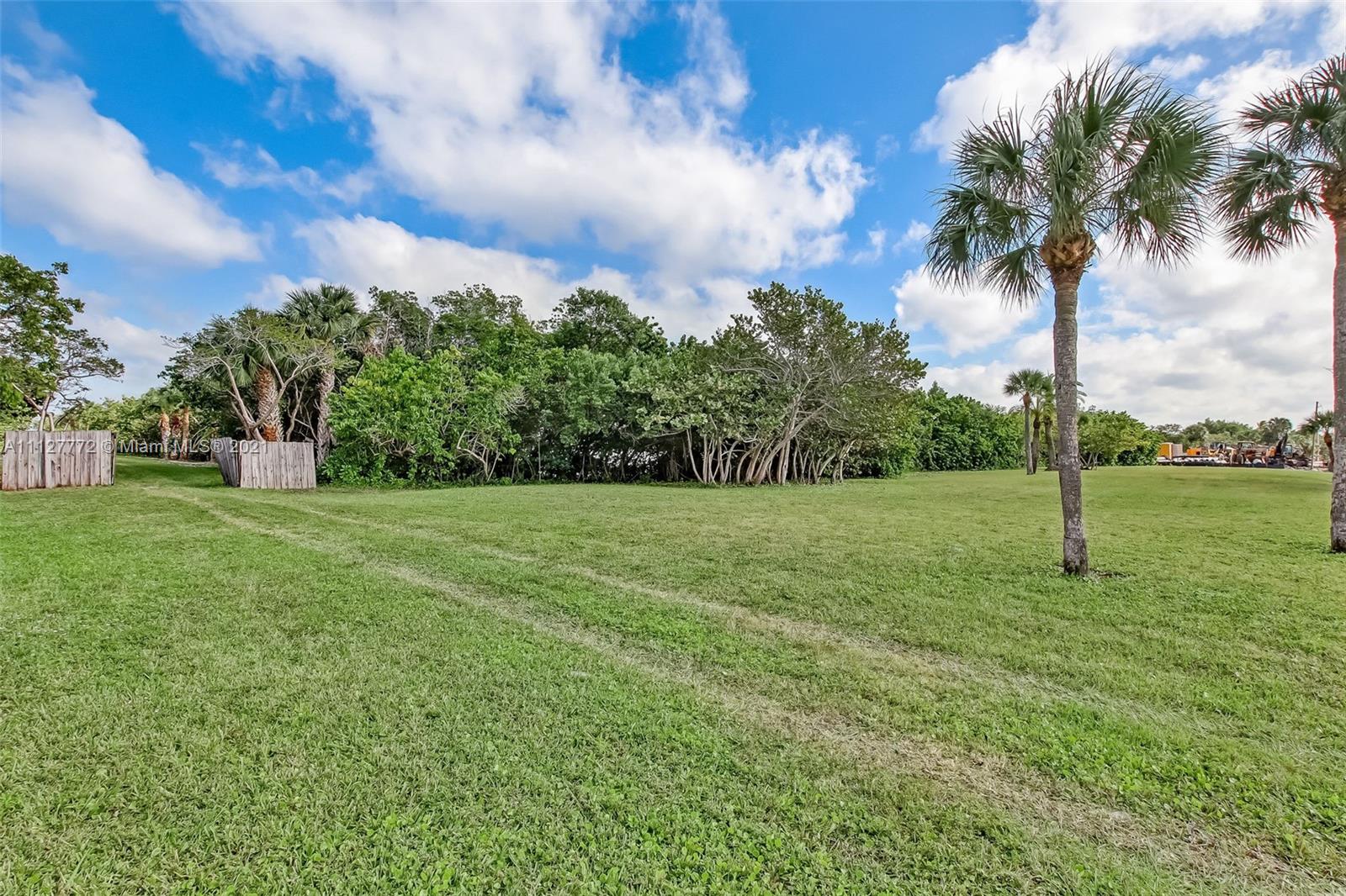 148-150 South Sewalls Point Road Stuart, FL 34996 - Photo 40 of 59 a view of a garden