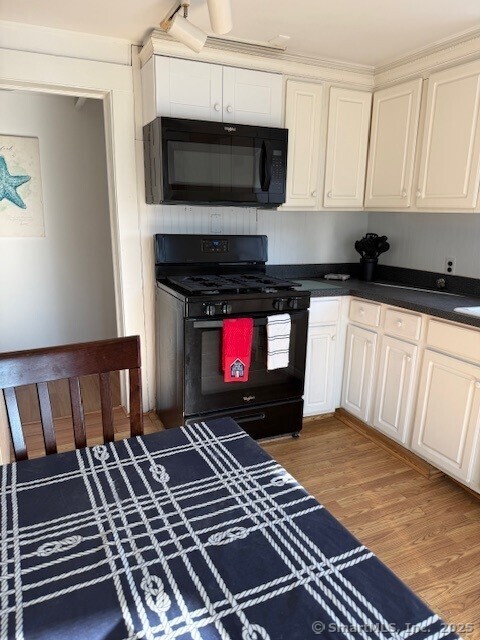 2142 Fairfield Beach Road Fairfield, CT 06824 - Photo 9 of 39