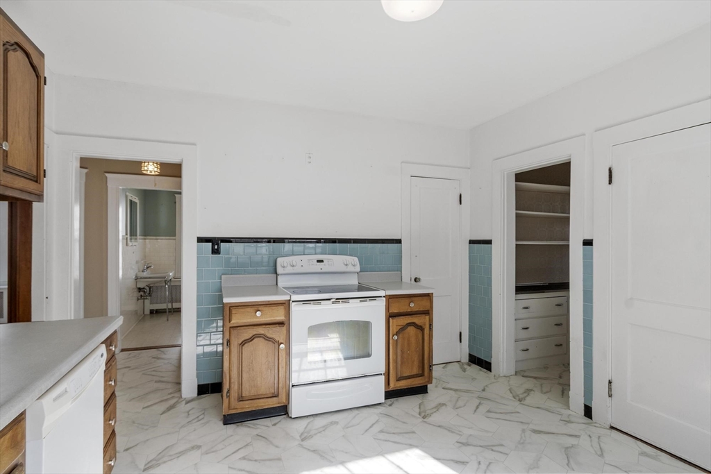 36 Fairbanks Road Milton, MA 02186 - Photo 21 of 32