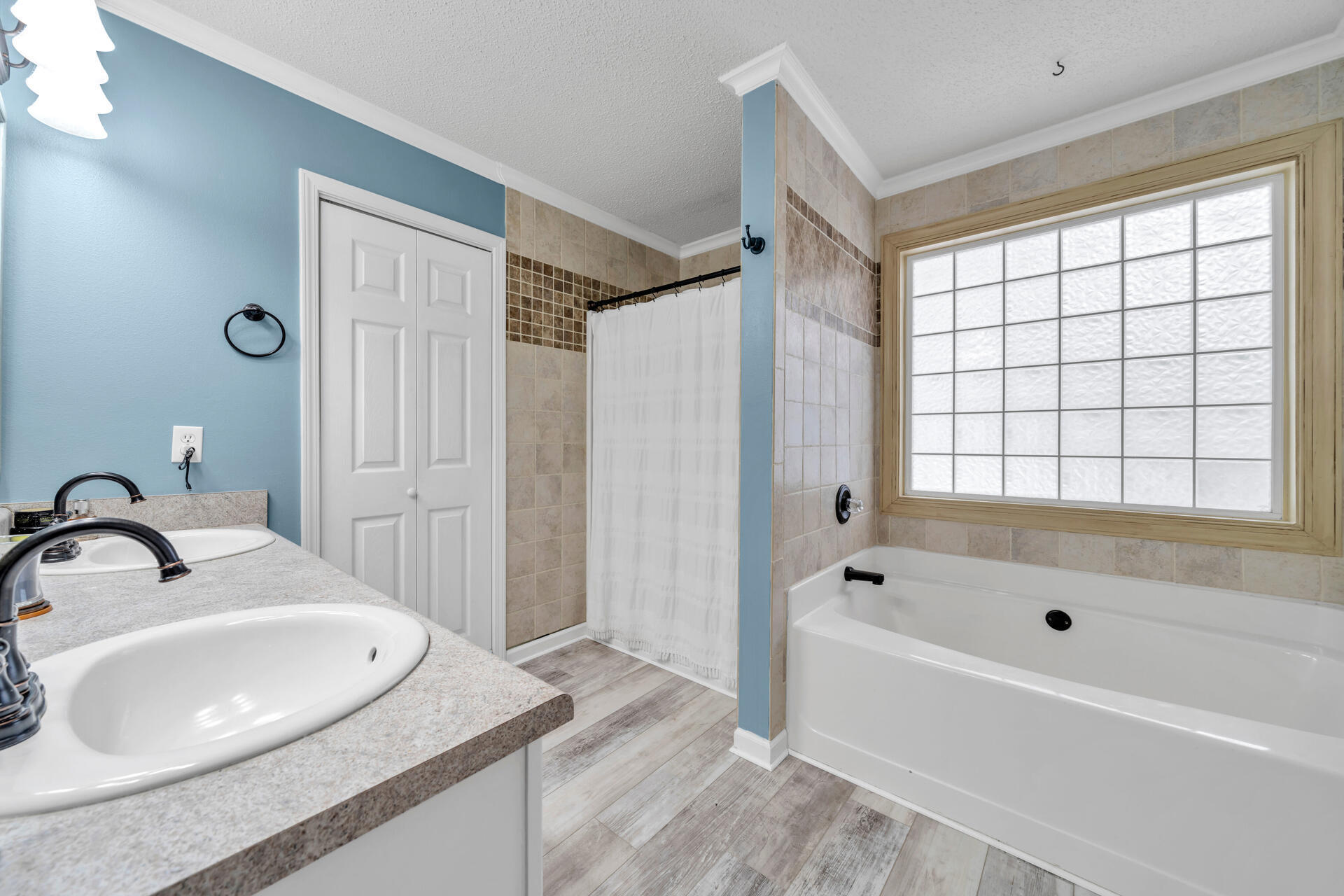 318 Peggy Drive Crestview, FL 32536 - Photo 27 of 47 a bathroom with a sink and a bathtub