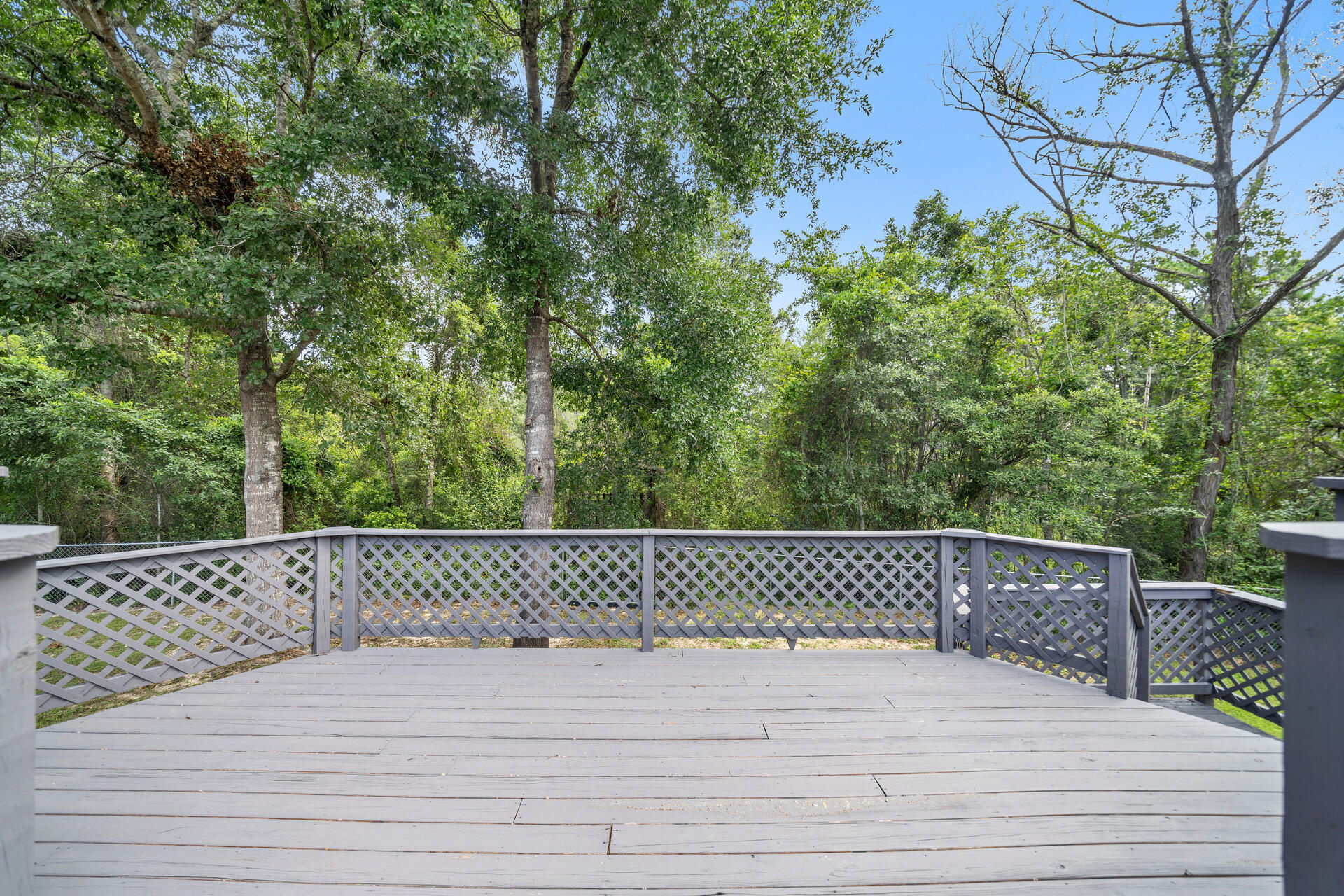 318 Peggy Drive Crestview, FL 32536 - Photo 40 of 47 a side view of a yard