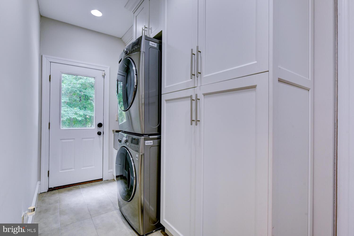 1 Partridge Run Princeton Junction, NJ 08550 - Photo 39 of 87 Laundry/Garage Hallway
