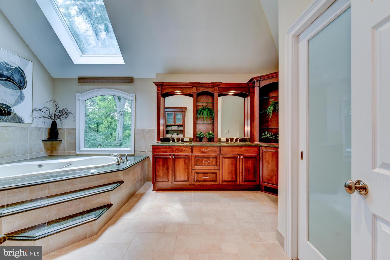 1 Partridge Run Princeton Junction, NJ 08550 - Photo 48 of 87 Primary Bathroom