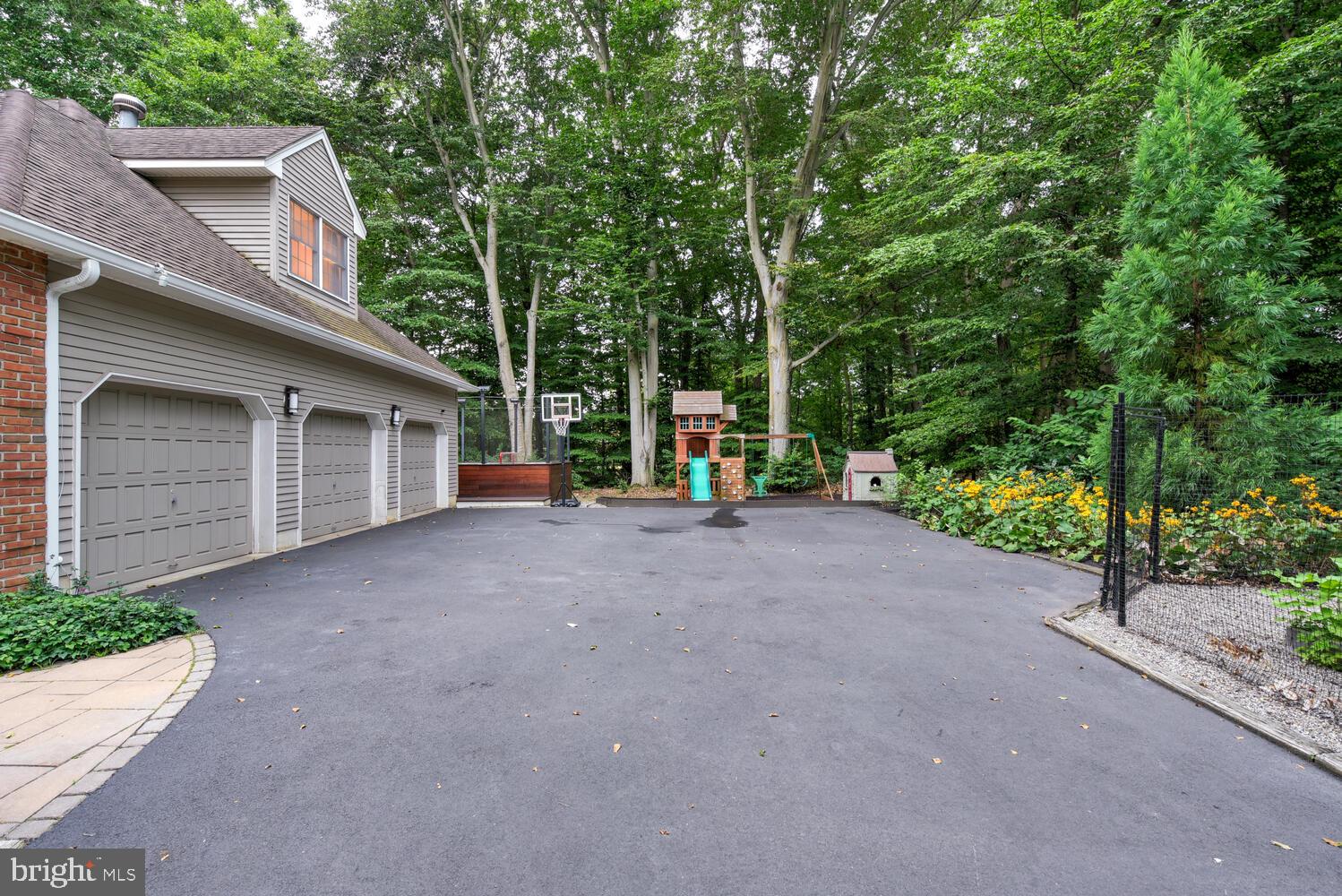 1 Partridge Run Princeton Junction, NJ 08550 - Photo 6 of 87 Driveway Area