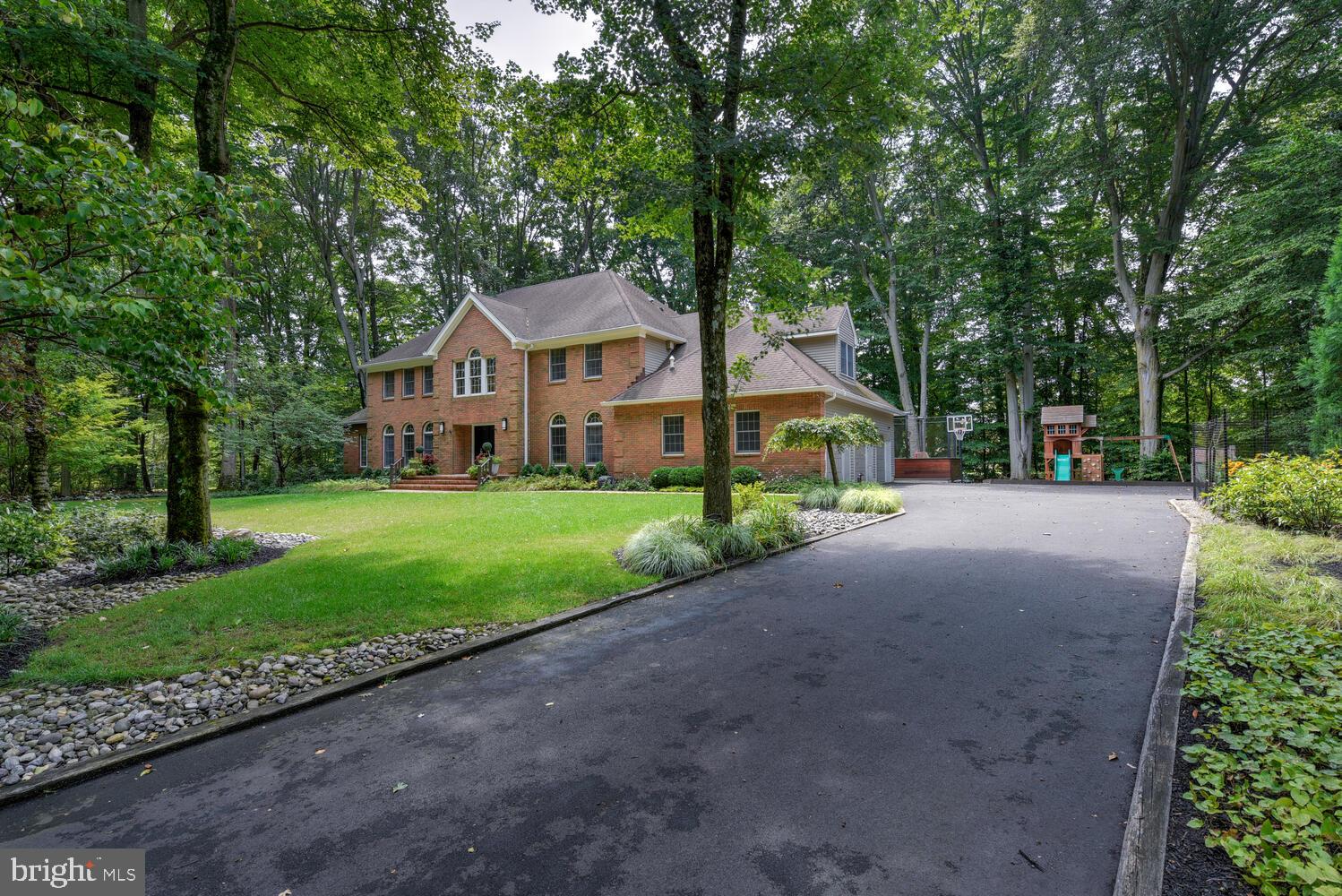 1 Partridge Run Princeton Junction, NJ 08550 - Photo 7 of 87 Driveway