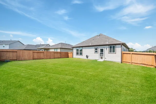 a view of a house with backyard and garden