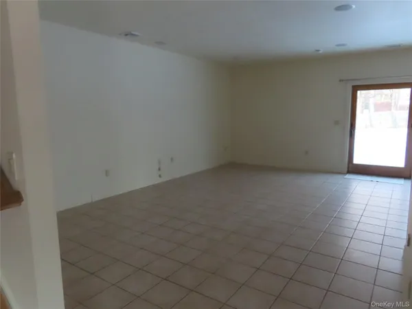 $3,000 | 71 Railroad Avenue, Montgomery, NY 12549