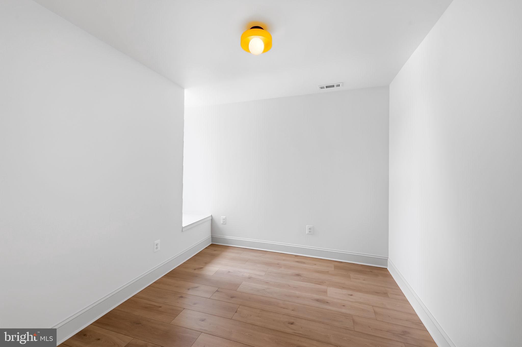 3539 Roland Avenue Baltimore, MD 21211 - Photo 20 of 31 Middle bedroom