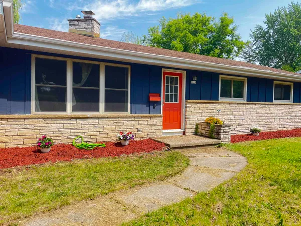 $325,000 | 1020 Devonshire Drive, Oshkosh, WI 54902
