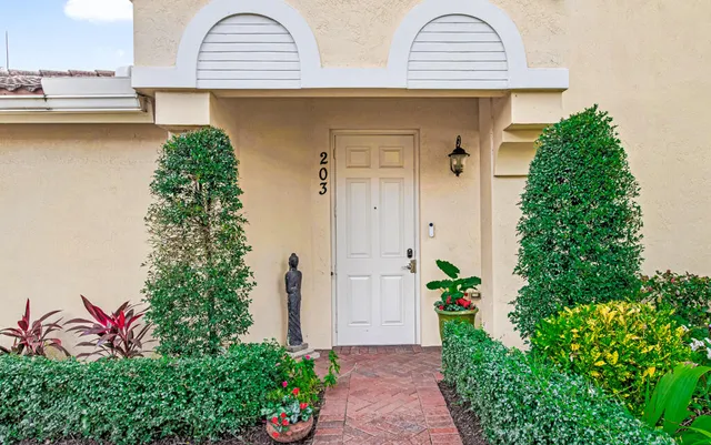 a view of entryway with a potted plant