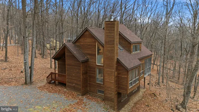 $365,000 | 16 Gopher Trail, Berkeley Springs, WV 25411