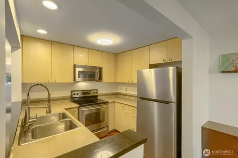 $415,000 | 8240 126th Avenue Northeast, Unit A101, Kirkland, WA 98033
