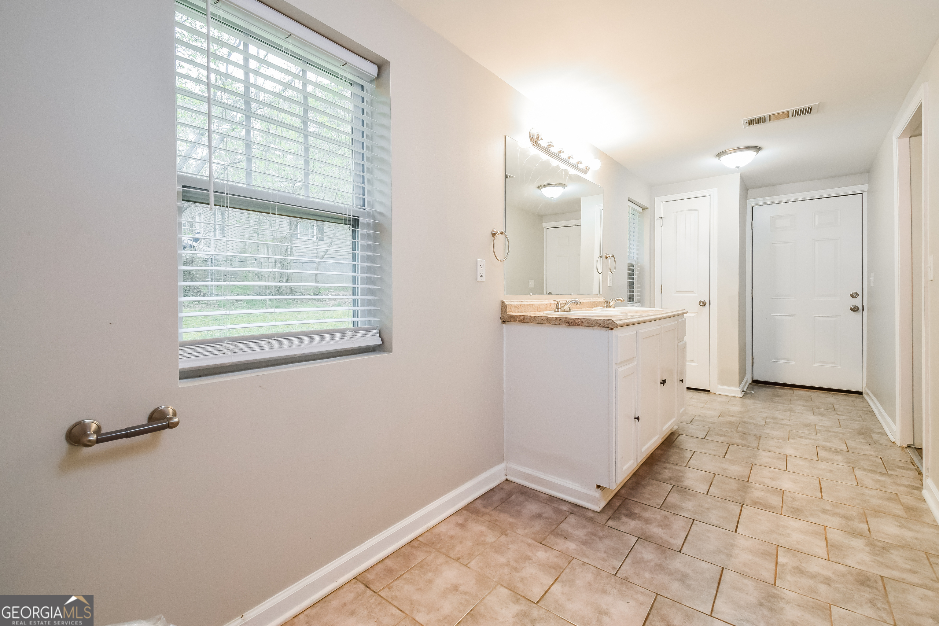 185 Forest Road Stockbridge, GA 30281 - Photo 6 of 16