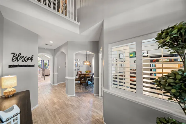 a view of a livingroom with furniture