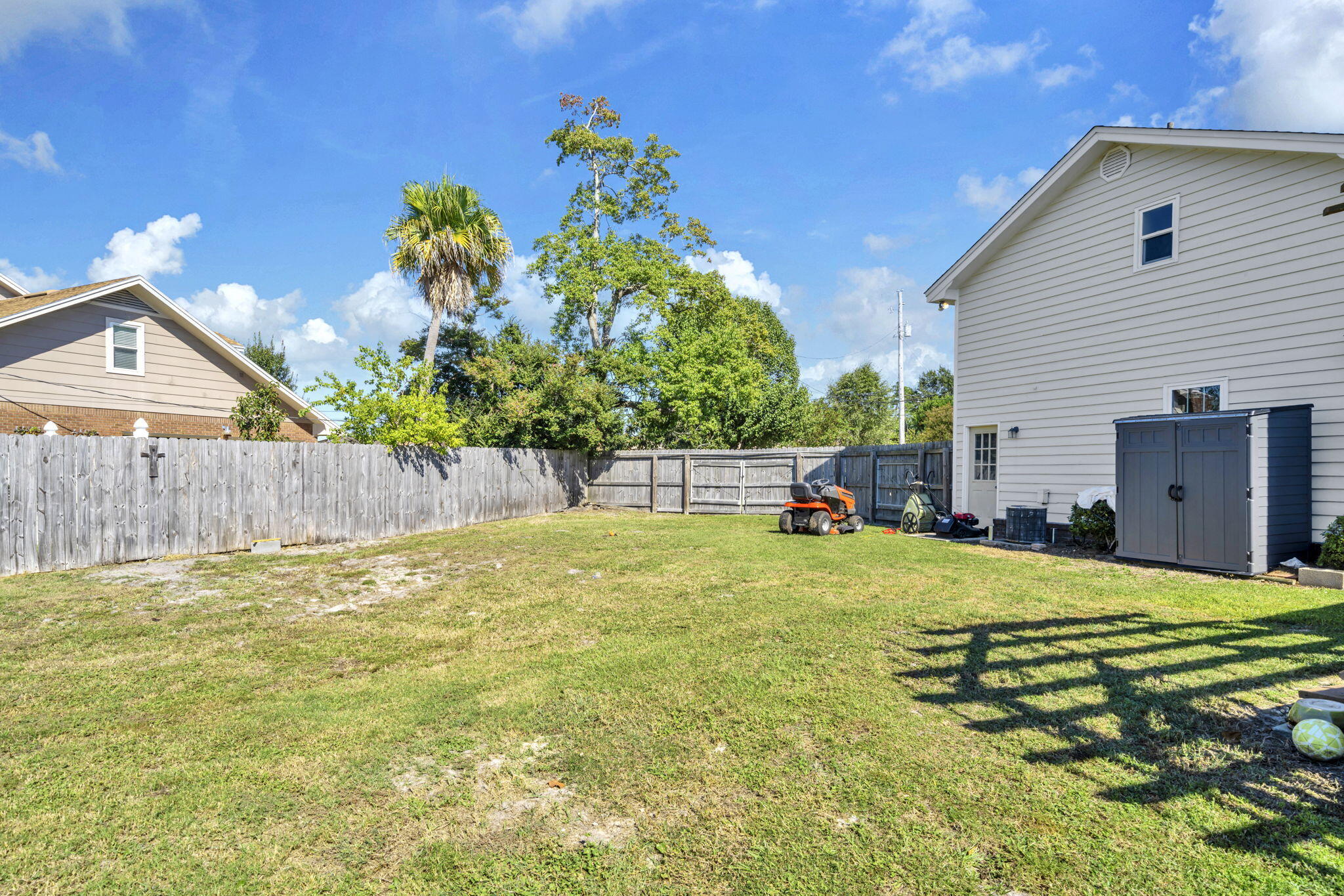 2609 Briarcliff Road Panama City, FL 32405 - Photo 38 of 41 a view of a backyard with a small cabin
