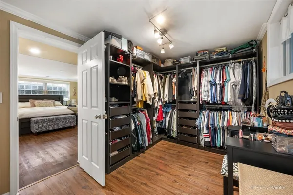 $365,000 | 647 North Ridgemoor Avenue, Mundelein, IL 60060