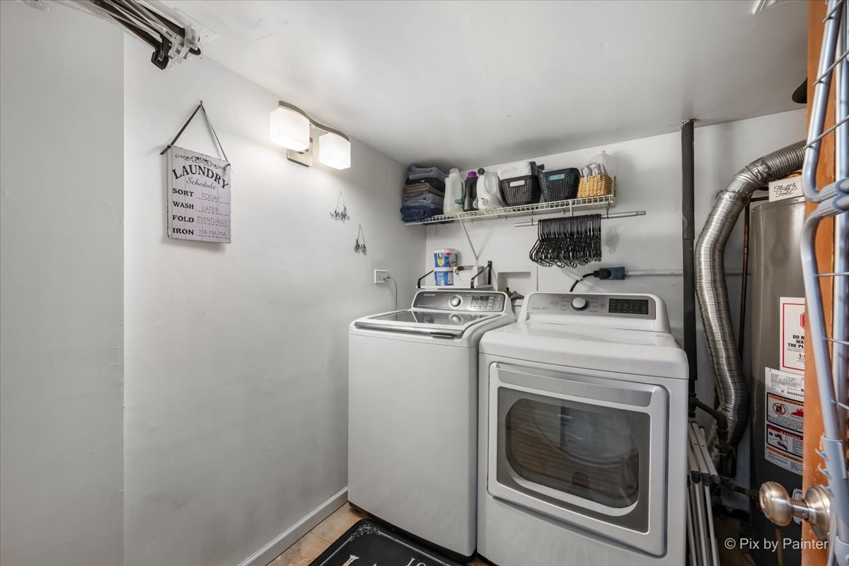 647 North Ridgemoor Avenue Mundelein, IL 60060 - Photo 25 of 39 a utility room with dryer and washer