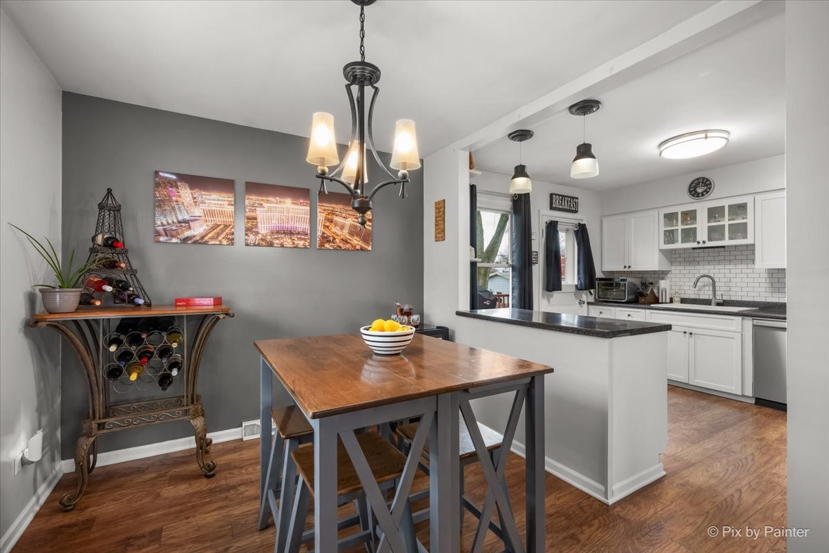 647 North Ridgemoor Avenue Mundelein, IL 60060 - Photo 9 of 39 a kitchen with a dining table and chairs