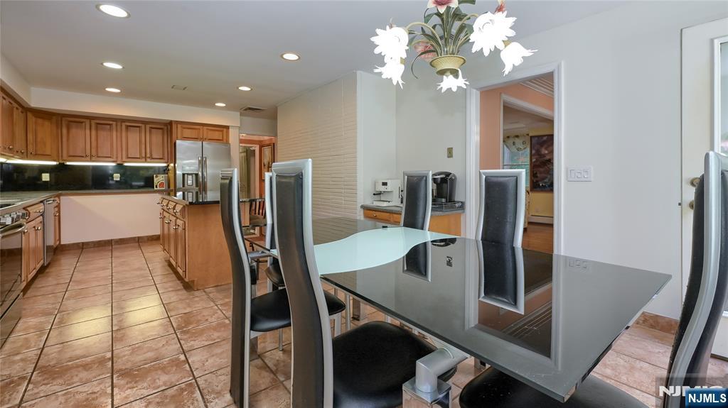 460 Laurel Lane Butler, NJ 07405 - Photo 5 of 32