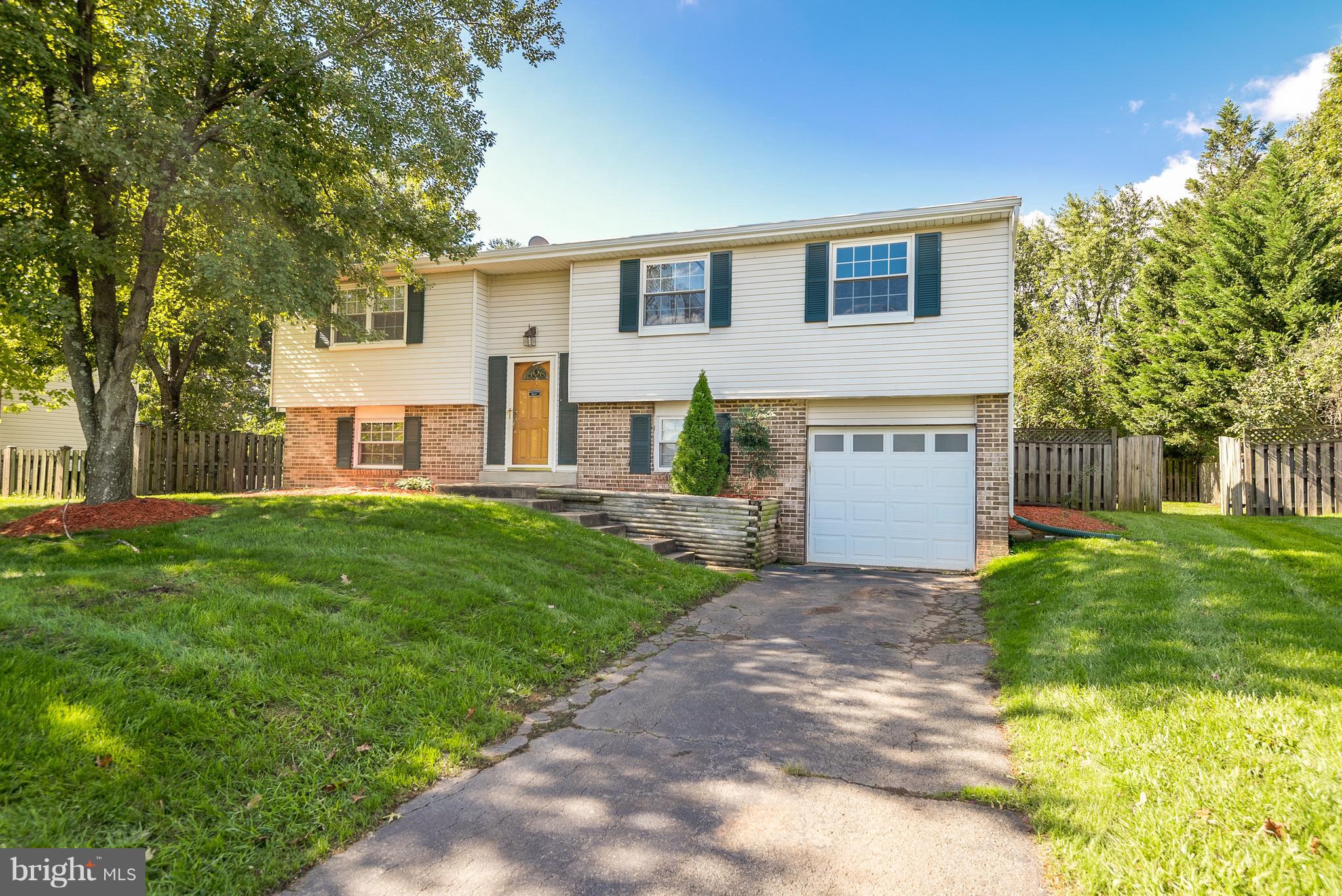156 Magnolia Road Sterling, VA 20164 - Photo 2 of 30 Exterior (Front)