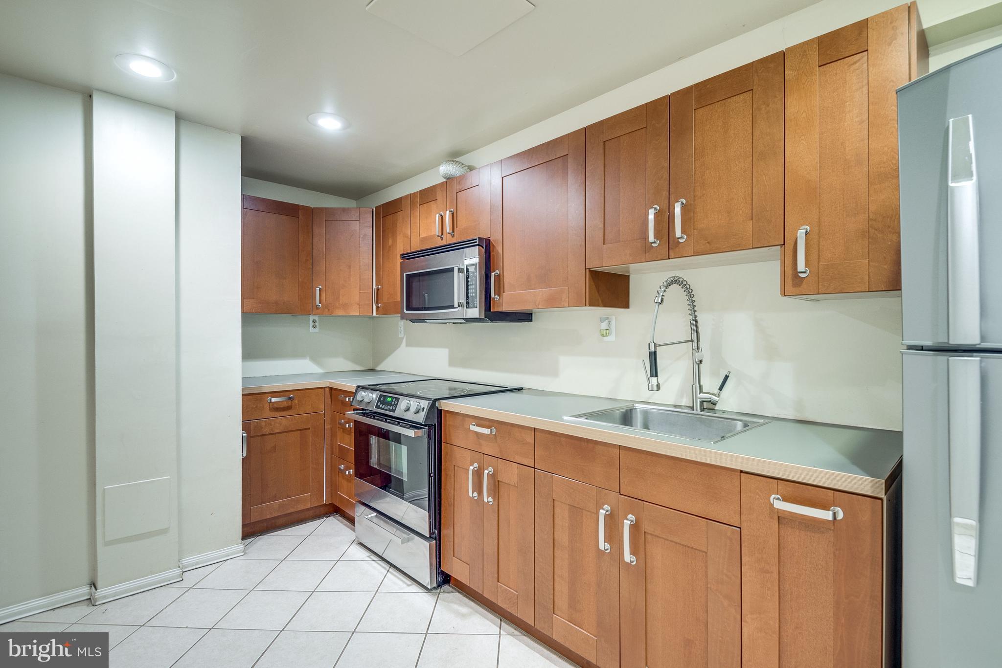 156 Magnolia Road Sterling, VA 20164 - Photo 24 of 30 Basement Kitchen