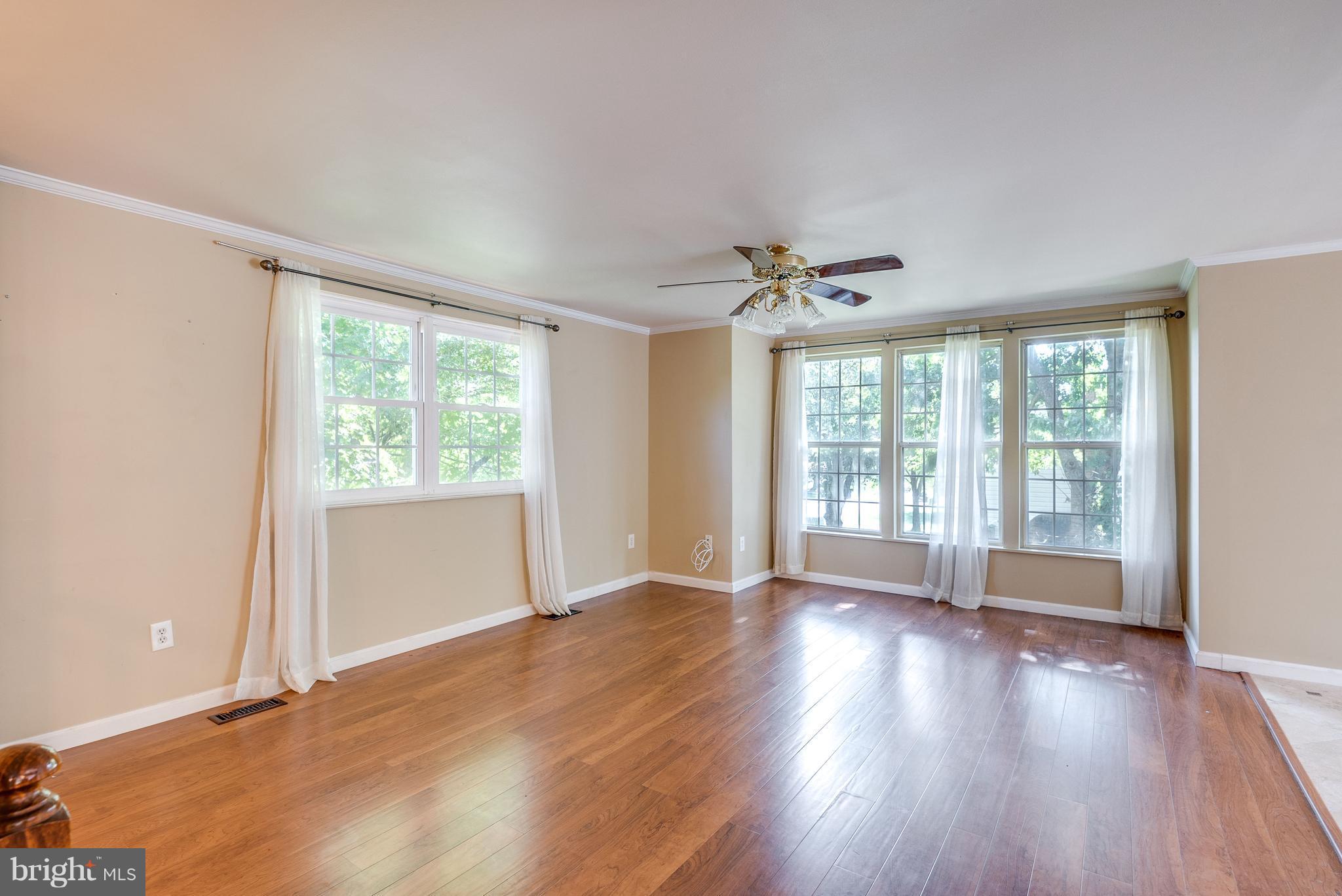 156 Magnolia Road Sterling, VA 20164 - Photo 4 of 30 Family Room