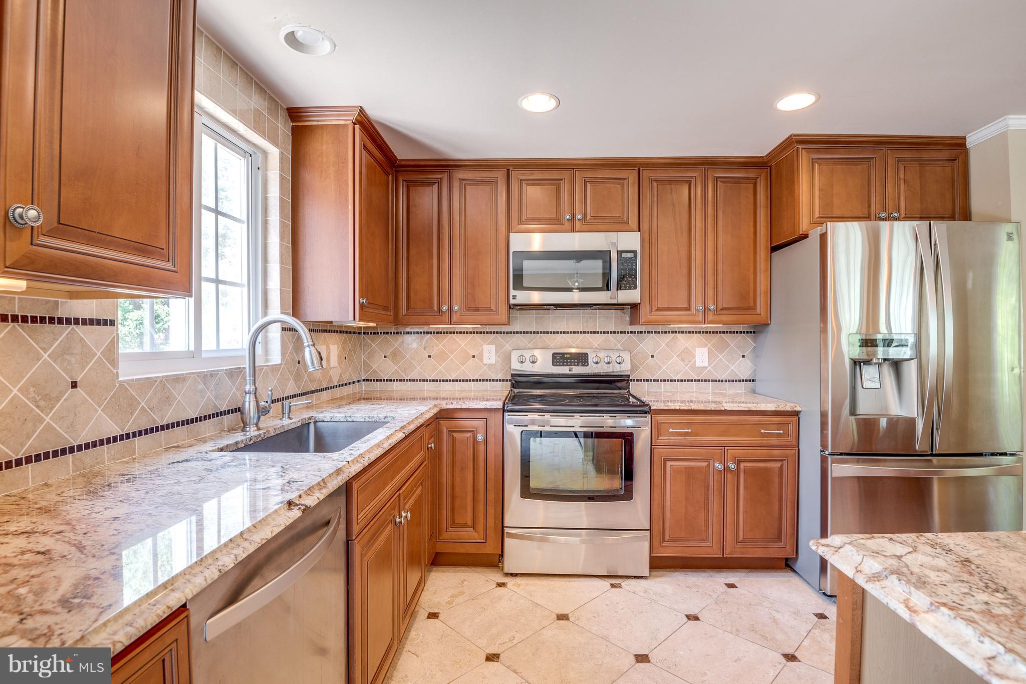 156 Magnolia Road Sterling, VA 20164 - Photo 9 of 30 Kitchen