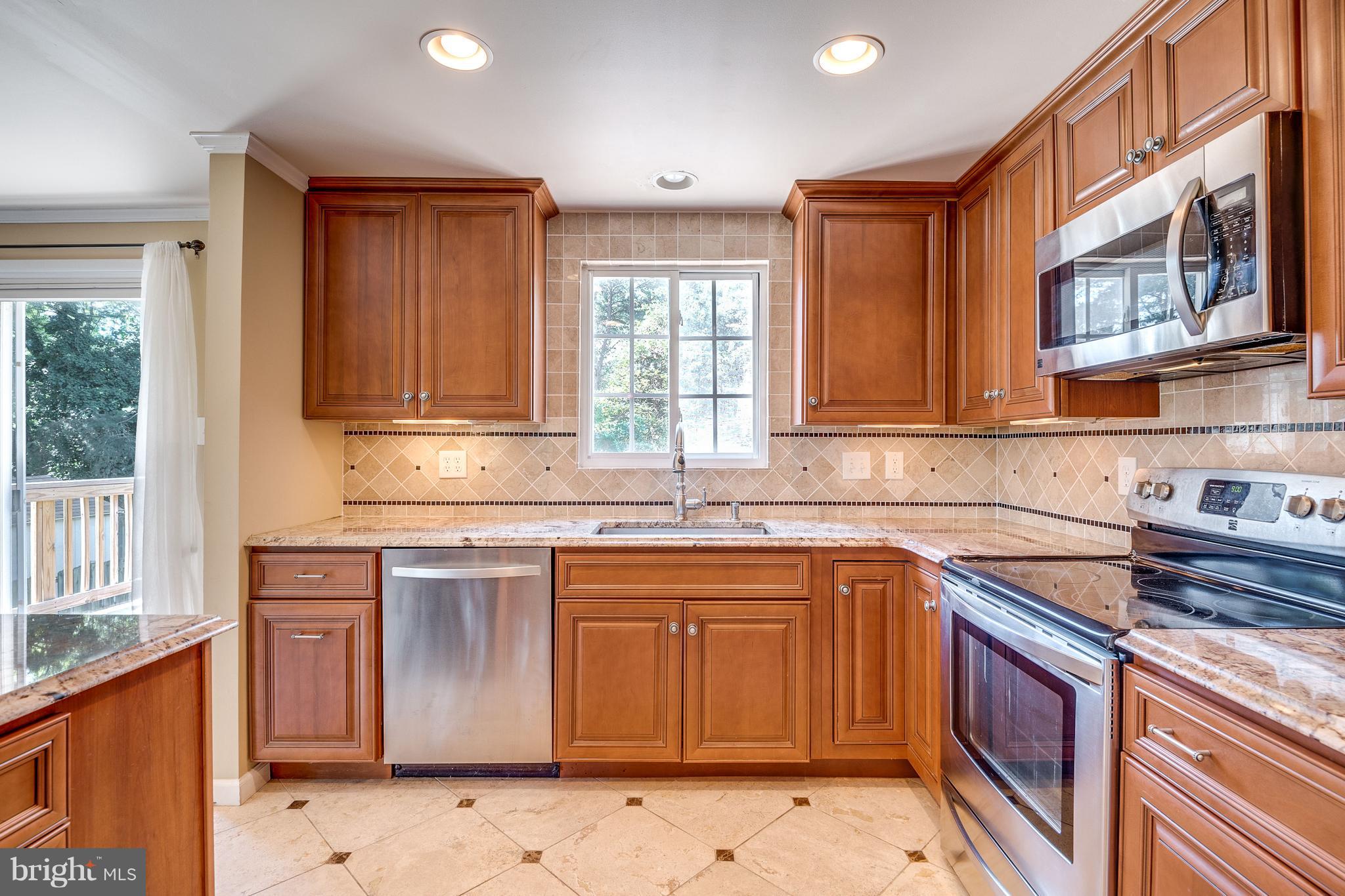 156 Magnolia Road Sterling, VA 20164 - Photo 10 of 30 Kitchen