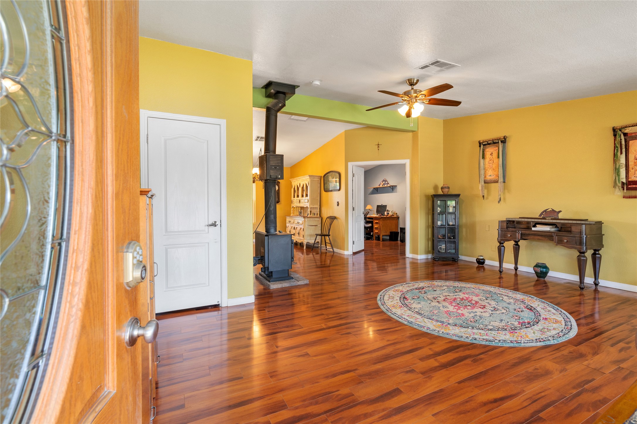 12 Apache Ridge Road Santa Fe, NM 87505 - Photo 7 of 69 Entrance into living area