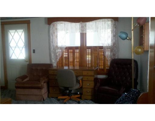 138 Prospect Street Millinocket, ME 04462 - Photo 6 of 14 Interior Space/Layout.