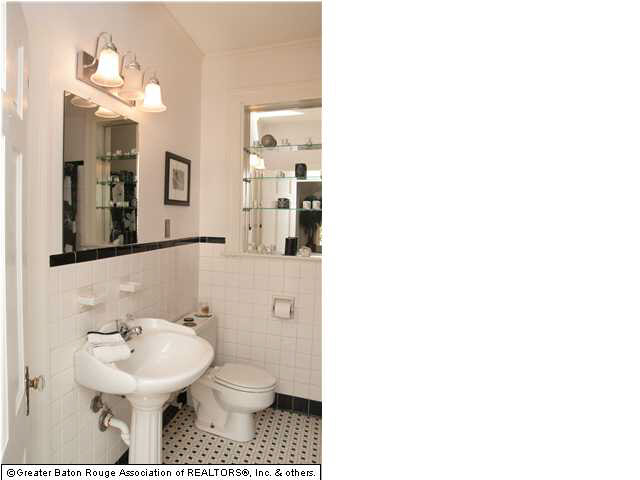 2357 Tulip Street Baton Rouge, LA 70806 - Photo 17 of 24 Gallery Image 17