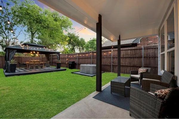 $8,000 | 6918 Webster Street, Dallas, TX 75209