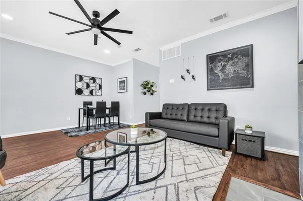 $8,000 | 6918 Webster Street, Dallas, TX 75209