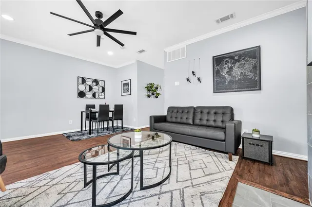 $8,000 | 6918 Webster Street, Dallas, TX 75209