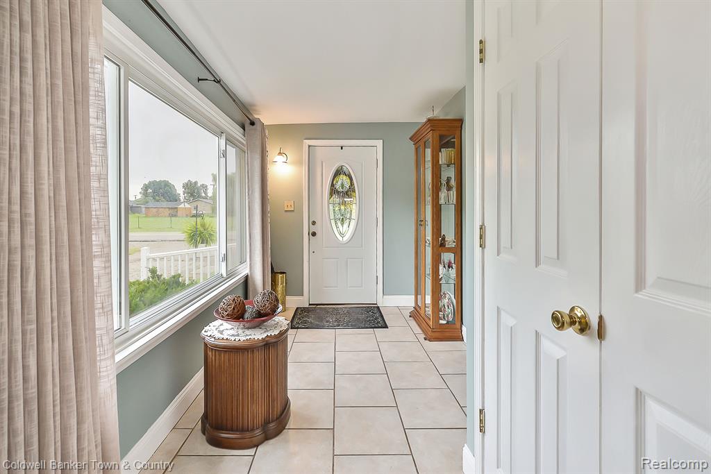 10280 Iosco Road Fowlerville, MI 48836 - Photo 12 of 47