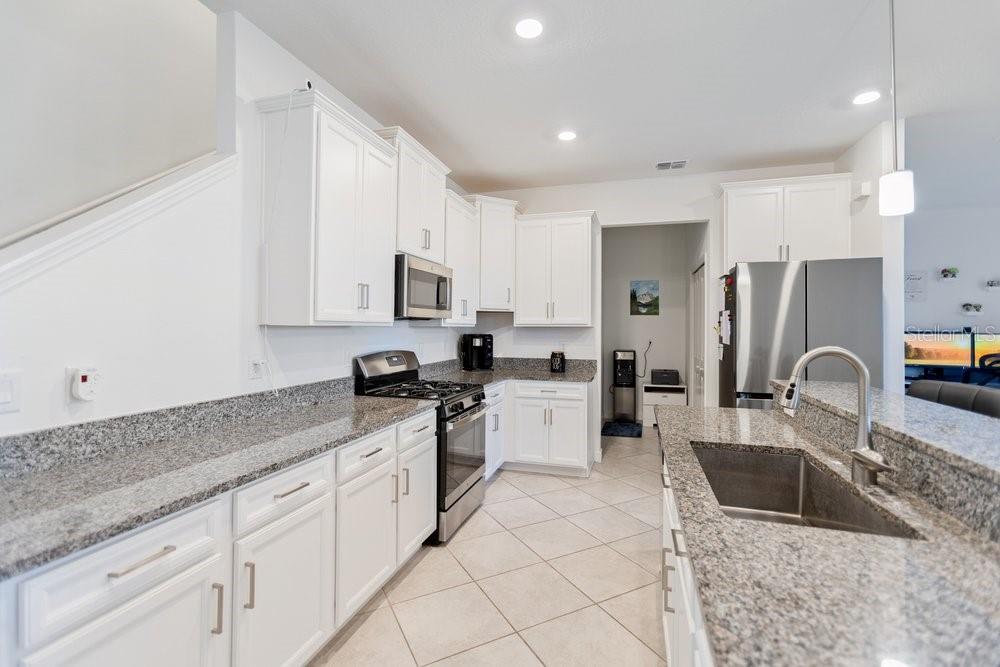 8241 Corner Pine Way New Port Richey, FL 34655 - Photo 8 of 34