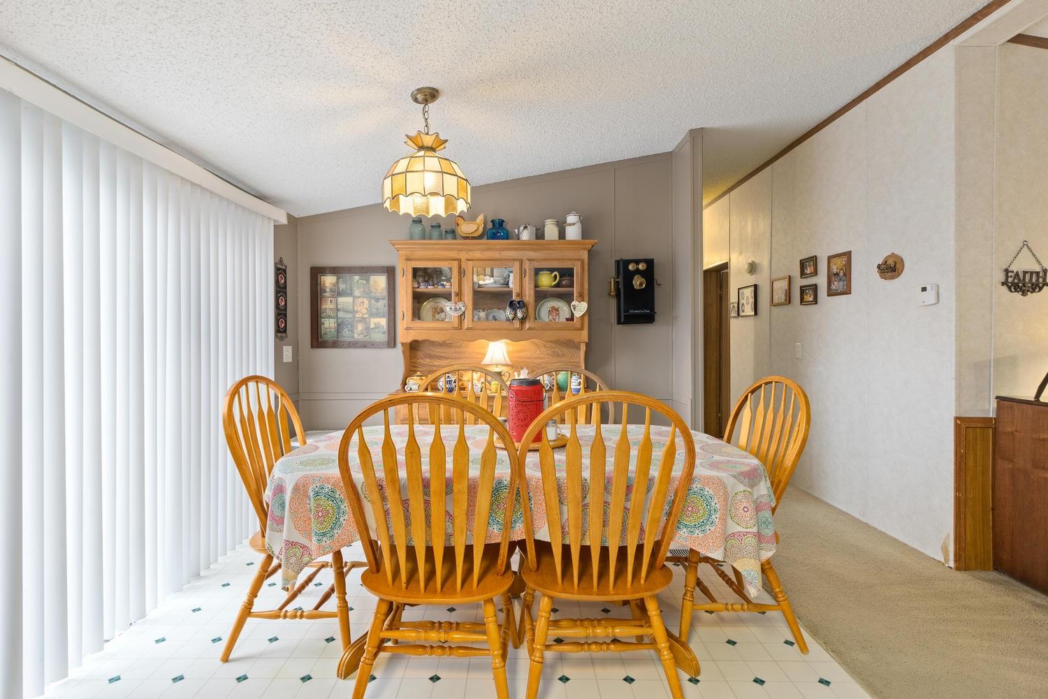 2448 Graham Cemetery Road Clarksville, TN 37043 - Photo 6 of 24 a dining room with furniture and window