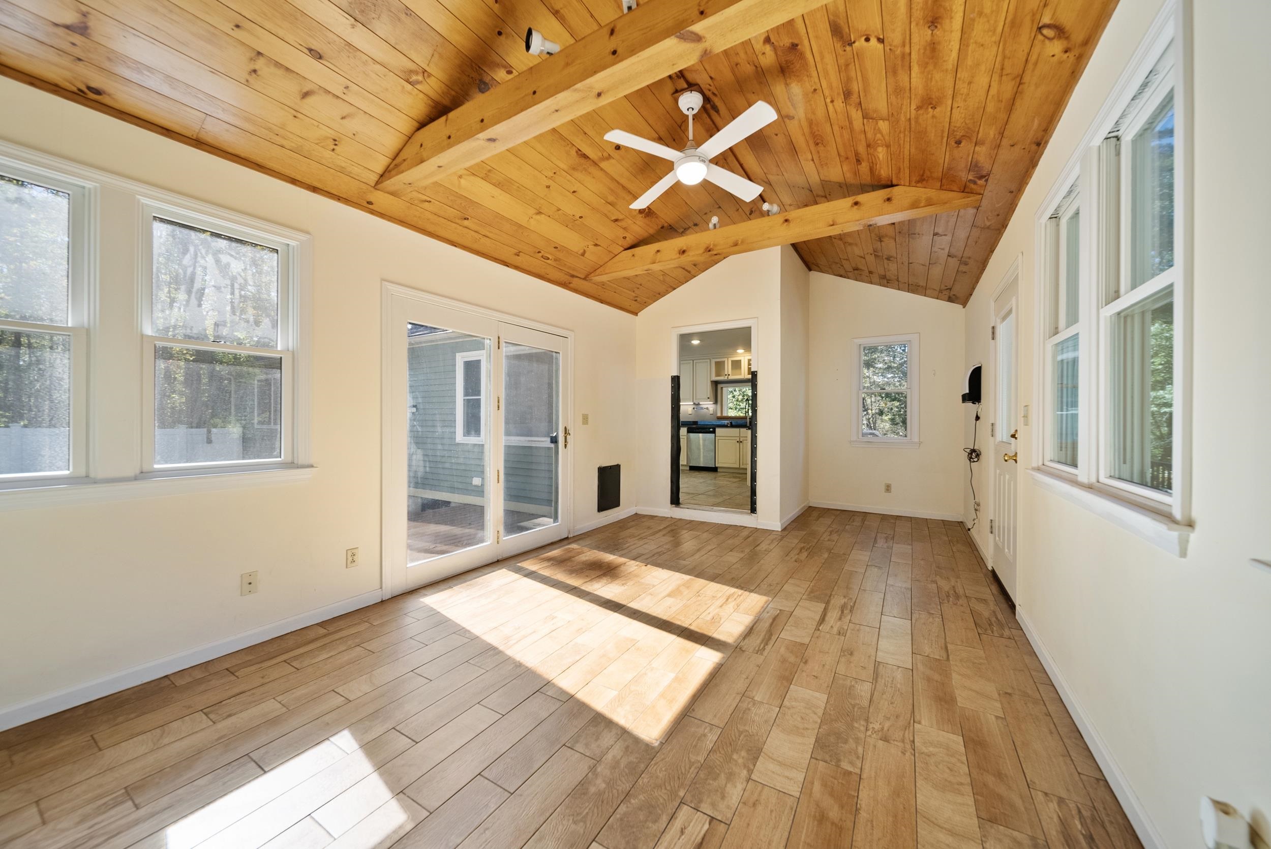 328 East Dunbarton Road Goffstown, NH 03045 - Photo 12 of 32