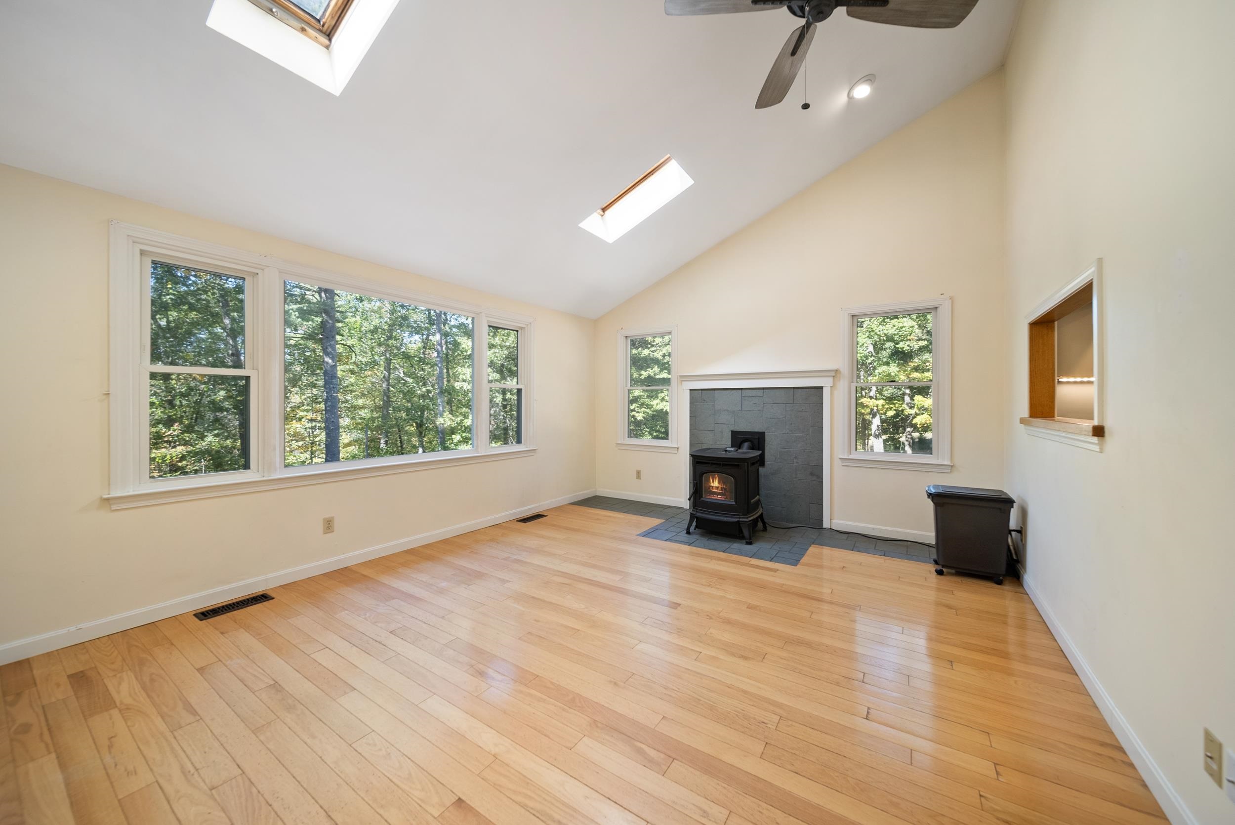 328 East Dunbarton Road Goffstown, NH 03045 - Photo 9 of 32