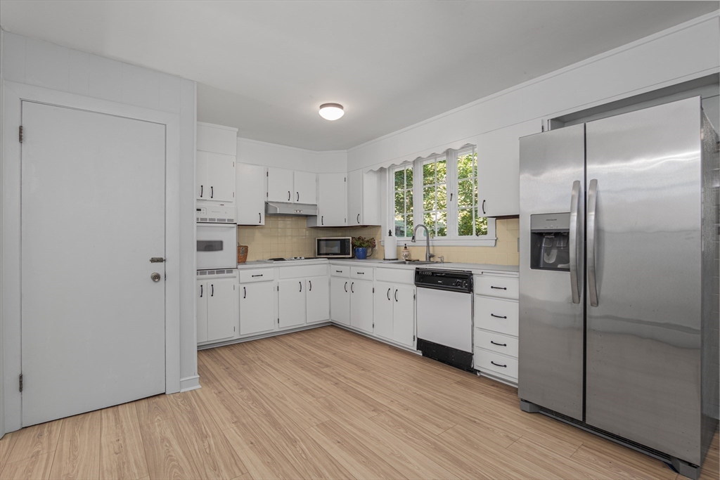 5 Castle Heights Road Andover, MA 01810 - Photo 8 of 35 Gallery Image 8