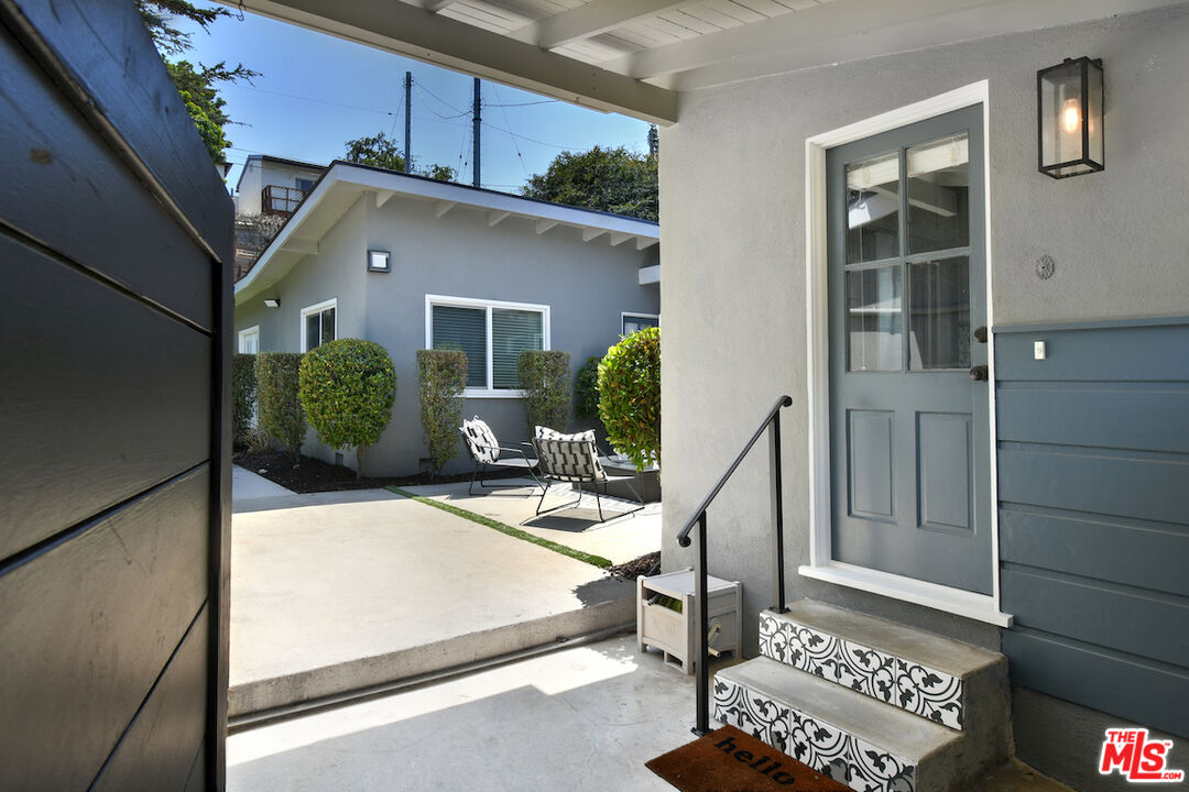 7014 Ramsgate Avenue Los Angeles, CA 90045 - Photo 3 of 41